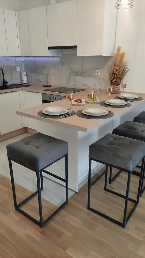 Apartment N&B Split
